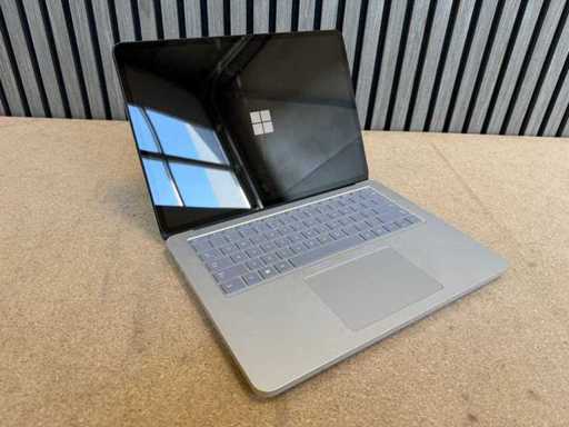 Microsoft Surface Laptop studio 2