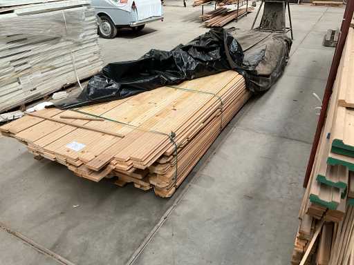 Viel Holz mit Blockhüttenprofil