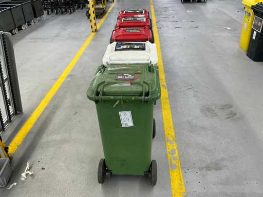 Dużo koszy na śmieci