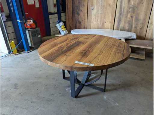 Dining table rustic Oak. Round. 140cm. Metal base