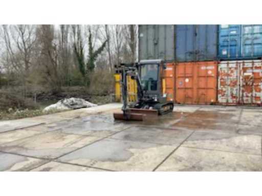 2a99730b-af0d-4a72-98d9-13e19f0d7c06.mp4