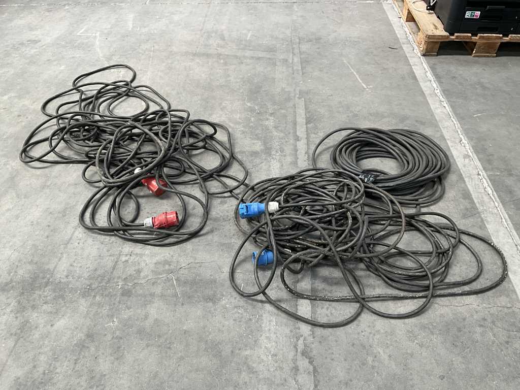 Batch of various electrical cables and work lights