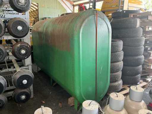 Oil tank