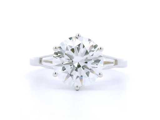 Ring aus 18 Karat Weißgold mit 3,48 ct. Diamant