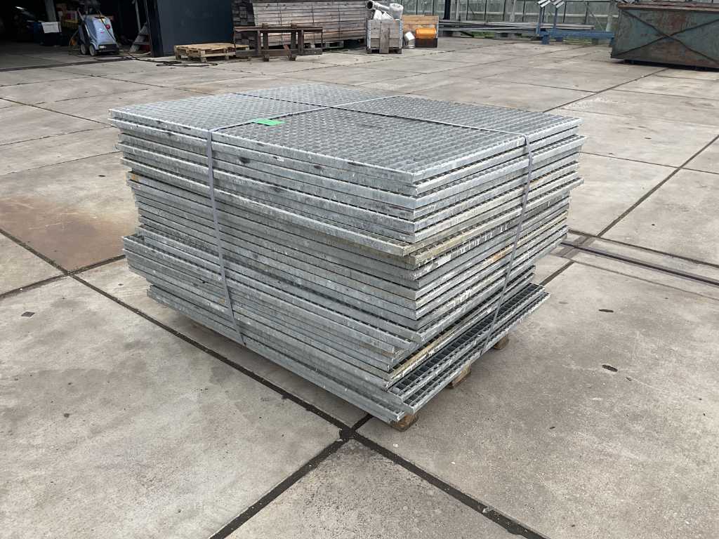 Steel grating (28x)
