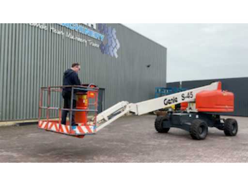 42ce7a4a-2af1-4bd8-b540-e191acadc858.mp4