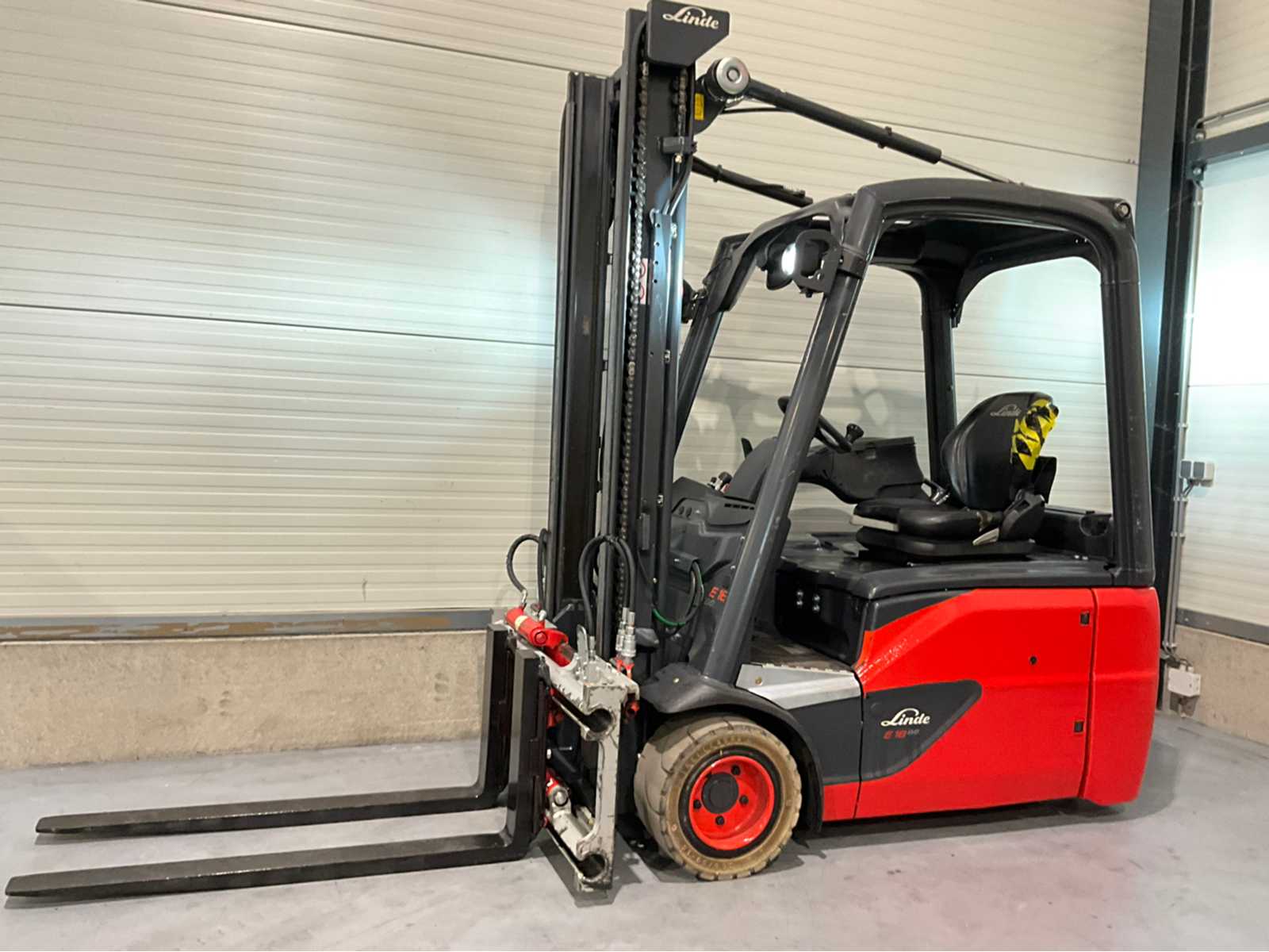 2018 Linde E18-02 1800KG Fork Adjuster Forklift