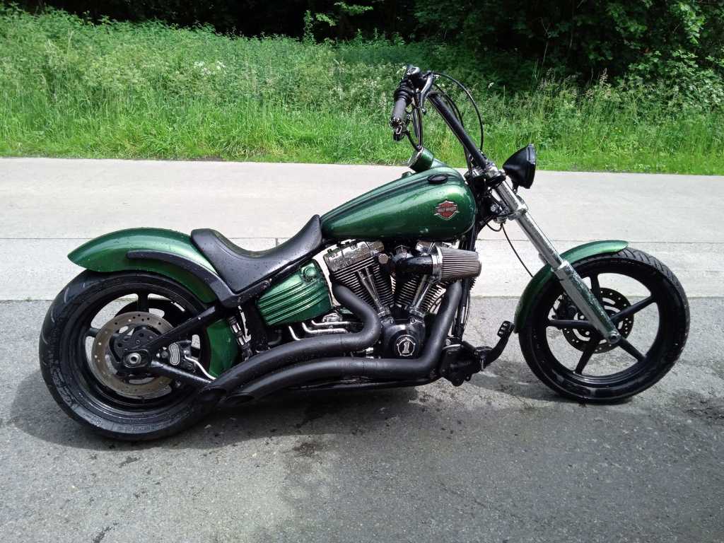 HARLEY DAVIDSON - ROCKER C - Motocicleta