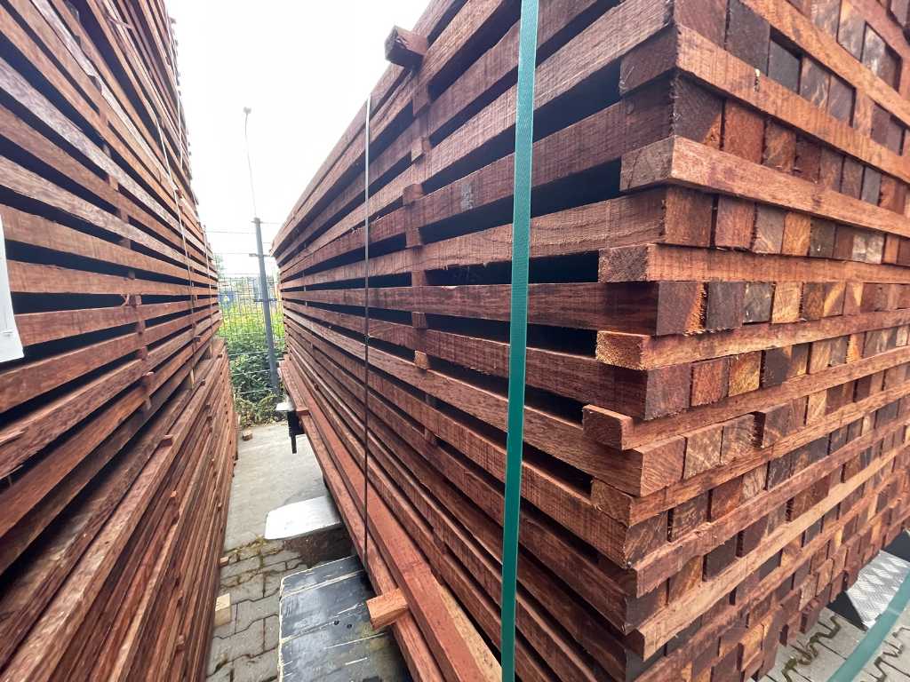 Rails en bois dur Walaba finement sciés 33x50mm, longueur 275cm (153x)