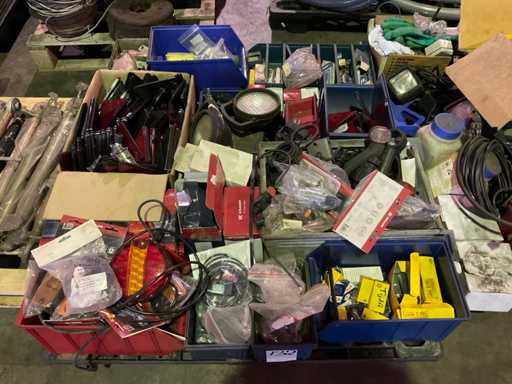 Lotto di parti per macchinari agricoli