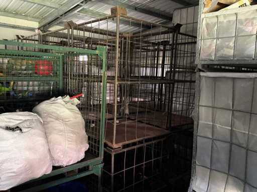 lot of storage bins (24x)