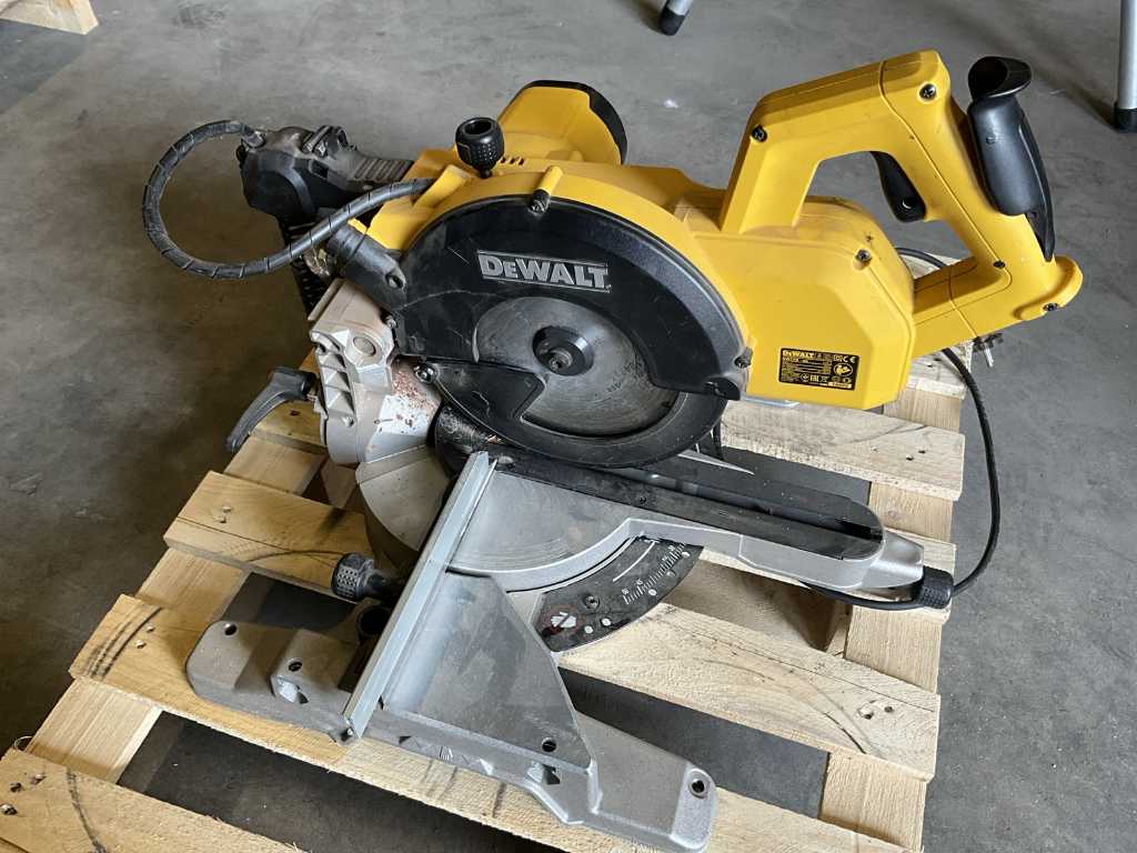 Dewalt Dw770-QS Radial Arm Saw Machine