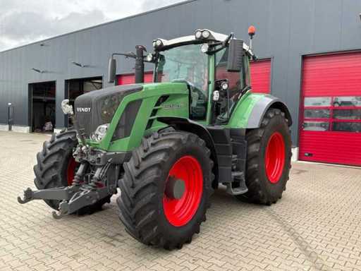 Traktor rolniczy Fendt 833 Vario z napędem na wszystkie koła z 2011 roku