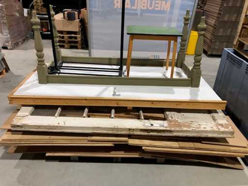 Lotto di legno, porta con telaio, doppia porta antica, telaio del tavolo, piano del tavolo, ecc.