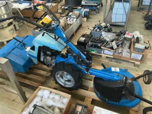 Tracteur à deux roues BCS avec motoneige et tondeuse à gazon