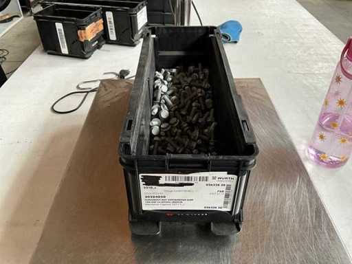 Boulon Würth 5,00 kg à bride avec dentation M8x20 dans une boîte empilable