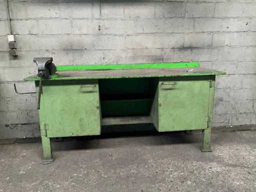 Banco da lavoro in acciaio con 1 morsa