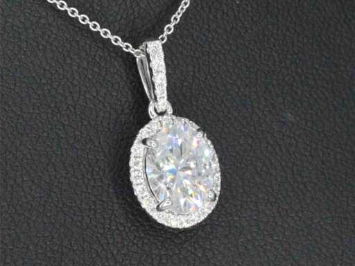 18 karat white gold pendant with diamonds and oval brilliant