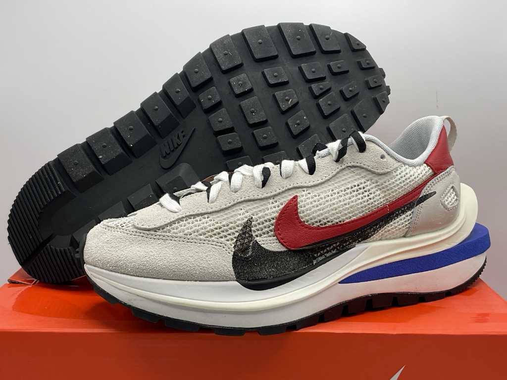 Nike Vaporwaffle Sacai Fuchsia Game Royal Sneakers 45
