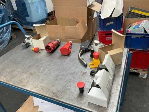 Un lot de piese electrice