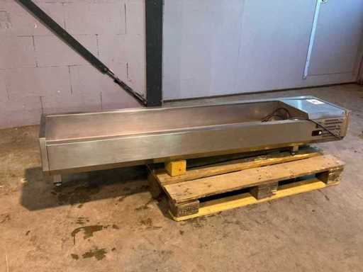 Montaż chłodniczej gabloty wystawowej