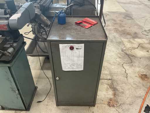 Werkstattschrank mit Drehmaschinenzubehör