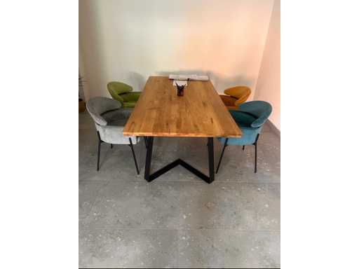 Tavolo in legno massiccio + 4 sedie - Inventario vari per ufficio