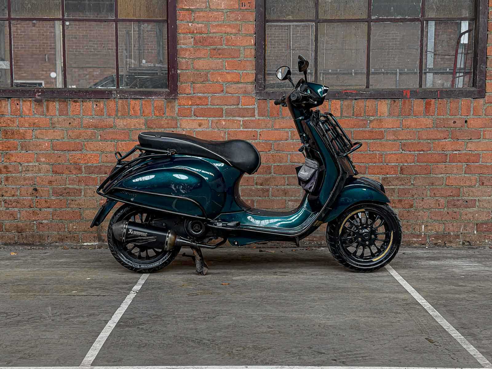 Piaggio Vespa Sprint 4T Sport 80cc (CUSTOM) -AKRAPOVIC- 2014 Scooter, F-277-ZH