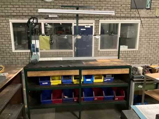 Werktafel met verlichting