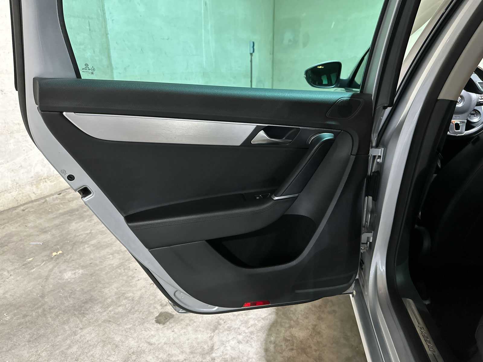 Volkswagen Passat Variant 1.8 TSI Highline 160pk 2011 (Origineel-NL), 71-RPV-9