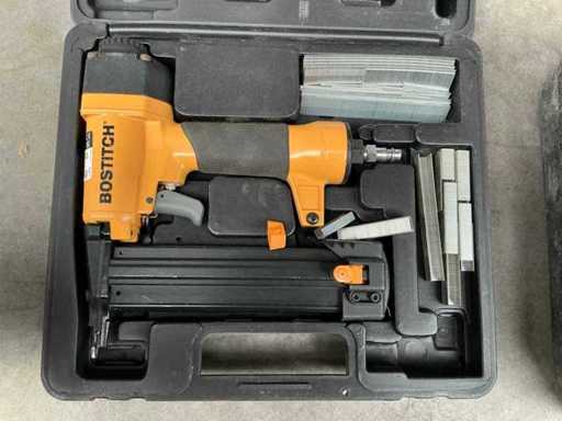 Various Pneumatic tacker (2x)