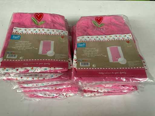 Rodzaj! Pokrowiec na mat? do przewijania dziewczynki (18x)