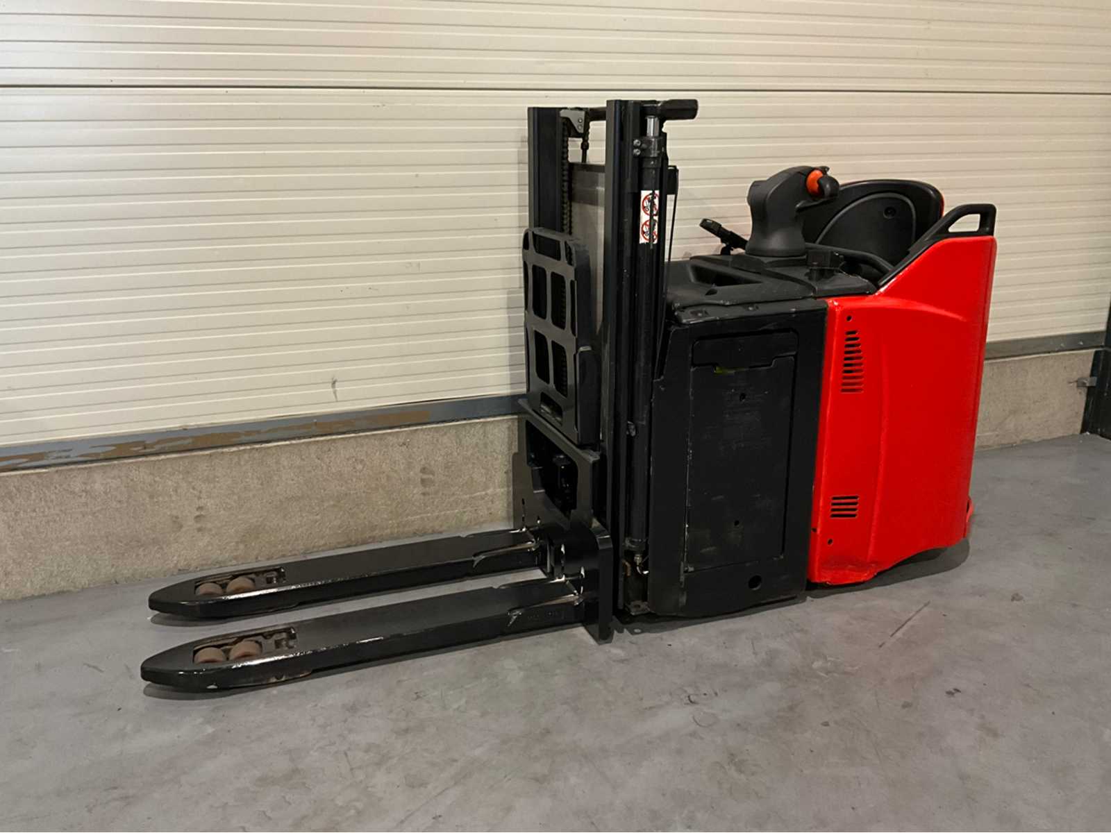 2021 Linde D12 HP SP Cart Stacker