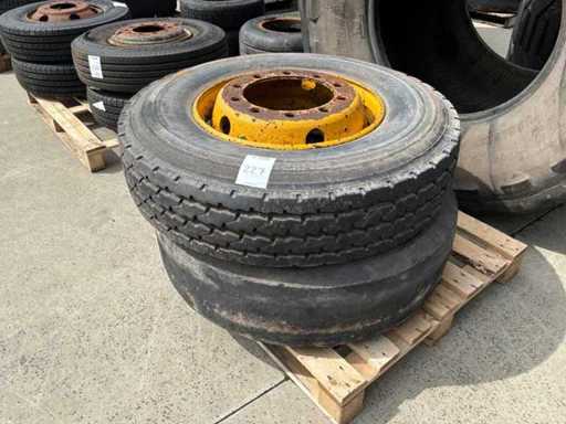 Michelin XZY-2 Reifen mit Felge (2x)