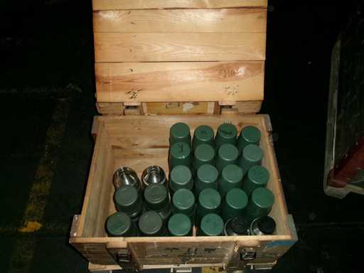 Holl. Bouteille thermos 1L, défectueuse, dans une boîte en bois (G3) (26x)