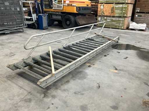 Landing stairs
