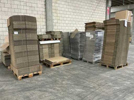 Batch of various cardboard boxes