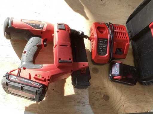 Milwaukee M18 FN18GS con cargador, 2 pilas, 2 AH y caja