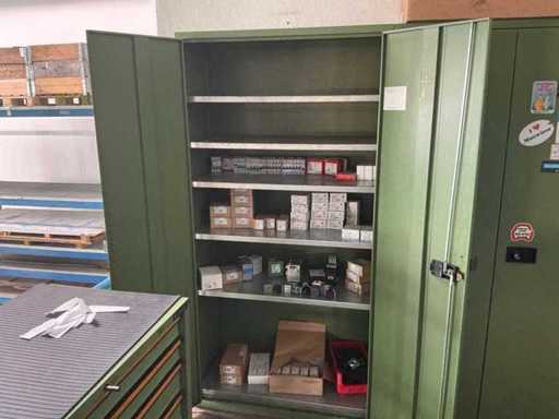 Sortiment Elektronikkomponente inklusive HOFFMANN Flügeltürenschrank