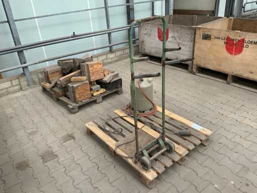 Bruciatore di erbacce e carrello a mano