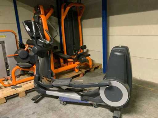 Life Fitness 95x engage un elliptique elliptique de cross trainer