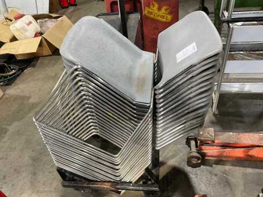 Stacking chairs (16x)