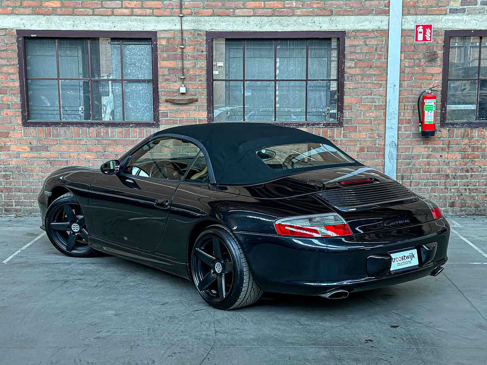 Porsche 911 Carrera Cabriolet 3.6 996 320pk 2004 HANDGESCHAKELD -Youngtimer-