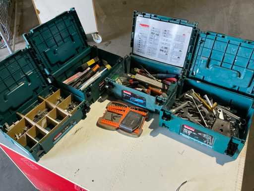 Partia materiałów dla wykonawców