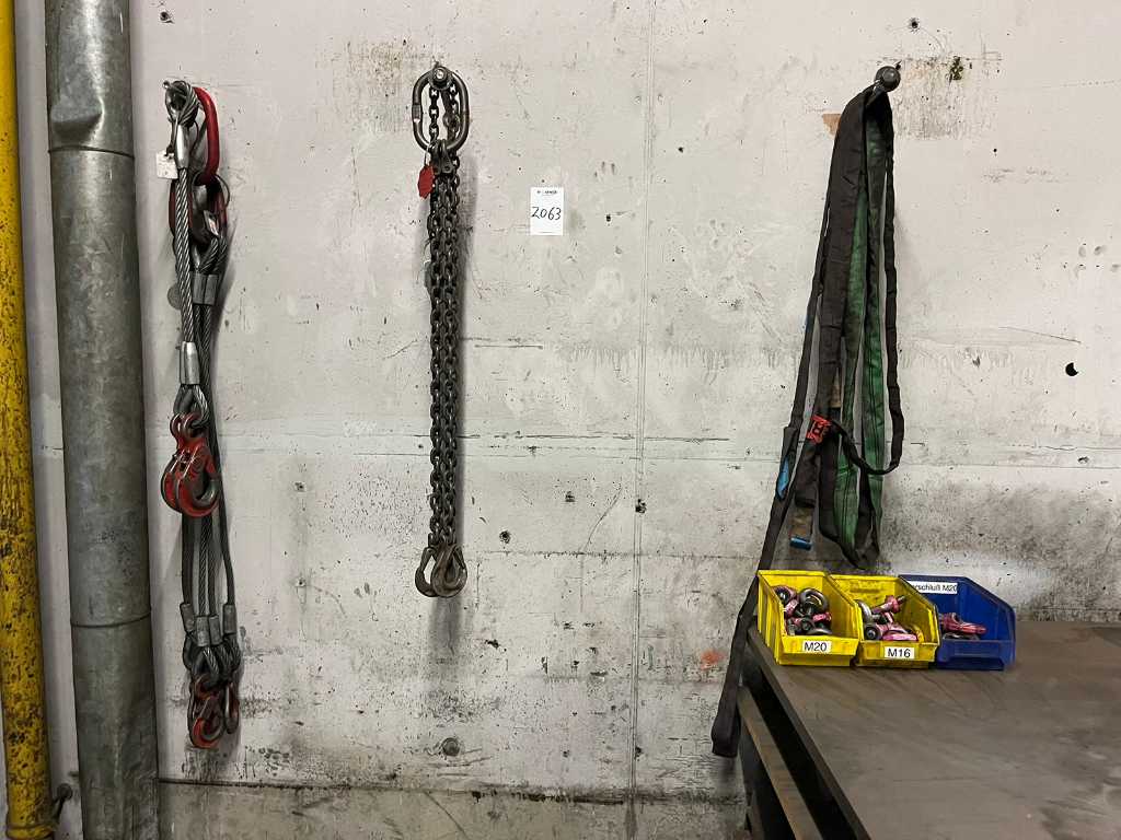 Batch of various lifting slings with spare parts