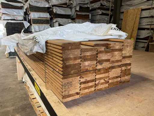 Podea din molid modificată termic (81x)