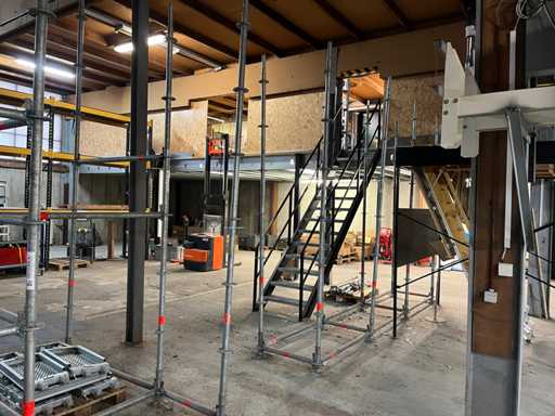 Pavimento in acciaio 15x5m