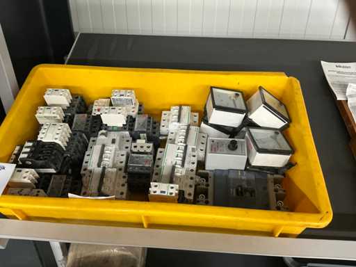 Partij zekeringautomaten en divers