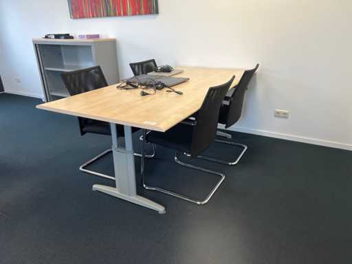 Vergadertafel met 4 stoelen