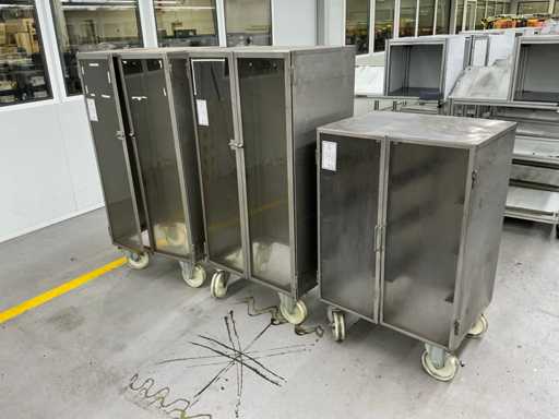 Viele mobile Schränke